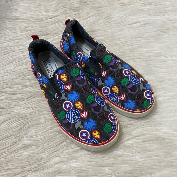 GAP Kids Marvel Avengers Print Slip On Sneakers - Picture 2 of 10